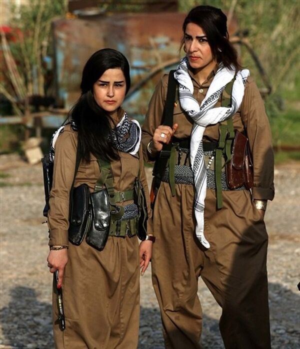 جميلات كردستان يحتفلن بعيد النوروز في ساحات القتال - سبوتنيك عربي