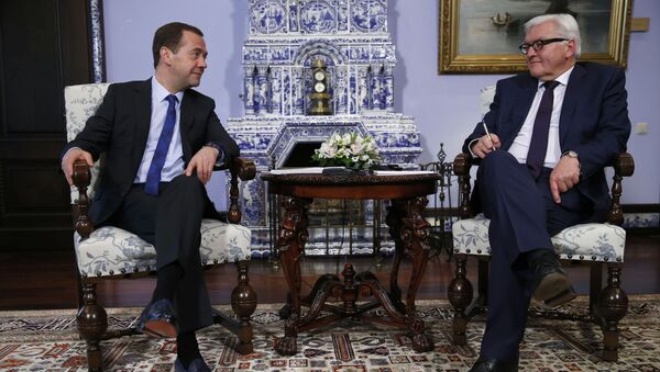 لقاء رئيس الوزراء الروسي دميتري ميدفيدي ووزير الخارجية الألماني فرانك فالتر شتاينماير - سبوتنيك عربي