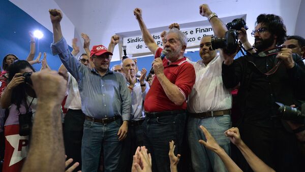 Brazilian former president Luiz Inacio Lula da Silva attends a meeting organized by unionists and members of the Workers Party (PT) in Sao Paulo downtown Brazil on March 4, 2016 - سبوتنيك عربي