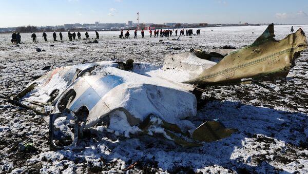 موقع تحطم الطائرة الإماراتية فلاي دبيBoeing-737-800 في روستوف نادونو، روسيا. - سبوتنيك عربي