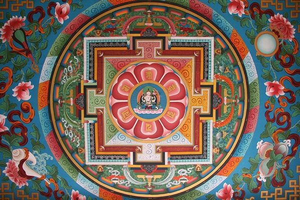 ماندالا (أو المندلات)، مجموعة من الرموز الدائرية التي استخدمها الهندسيون والبوذيون للتعبير عن صورة الكون الميتافيزيقي، في معبد بنيبال. - سبوتنيك عربي