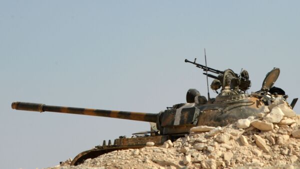 قوات الجيش العربي السوري يستخدمون المروحية الروسية كا-52 أليغاتور والدبابة ت-55 خلال العمليات العسكرية لتحرير مدينة القريتين من تنظيم داعش. - سبوتنيك عربي