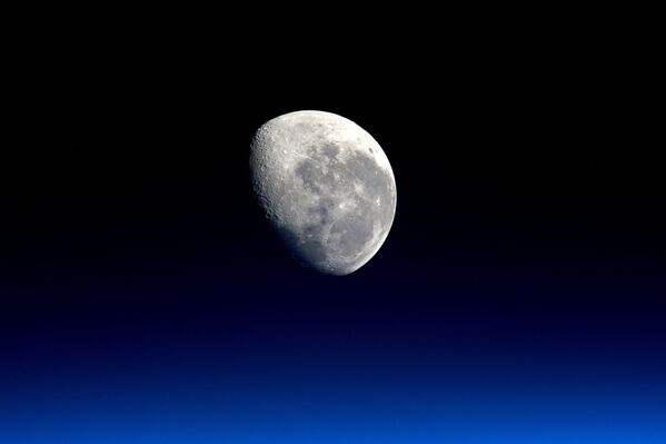 صورة للقمر من رائد فضاء تيم بيك، ناسا، 4 أبريل/ نيسان 2016. - سبوتنيك عربي