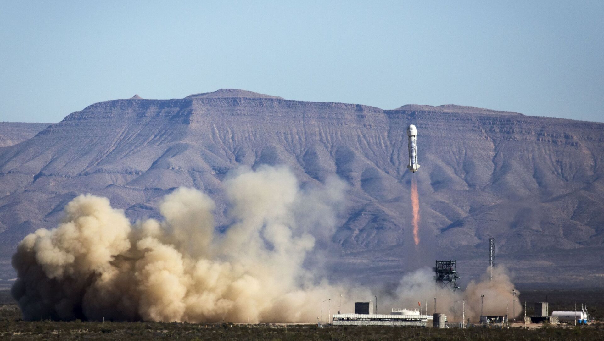 هبوط آمن، الثالث من نوعه، لصاروخ نيو شيبارد في غرب تكساس، 2والصورة من شركة Blue Origin ابريل/ نيسان 2016. - سبوتنيك عربي, 1920, 20.07.2021