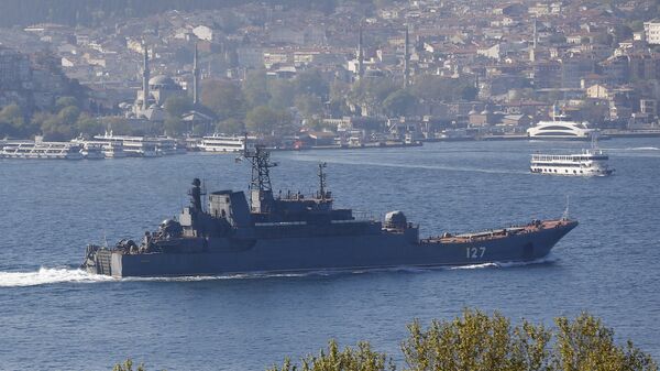 السفينة الحربية الروسية مينسك أثناء عبورها مضيق البوسفور في طريقها للبحر المتوسط - سبوتنيك عربي