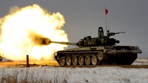 دبابة Т-72 خلال مشاركتها في مسابقة حقل الدبابات في بريمورسكي كراي بروسيا - سبوتنيك عربي