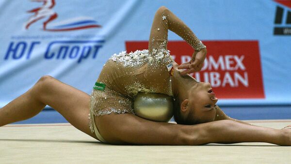 أليكساندرا سولداتوفا خلال بطولة ألعاب الجمباز في سوتشي،  روسيا. - سبوتنيك عربي