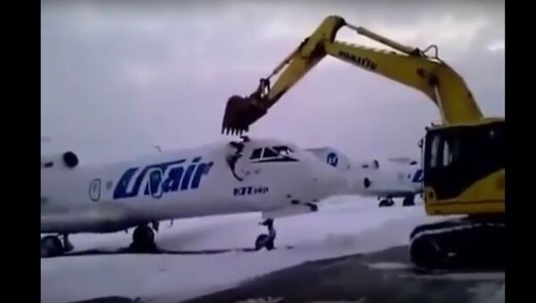 روسي يحطم طائرة بعد طرده من العمل - سبوتنيك عربي