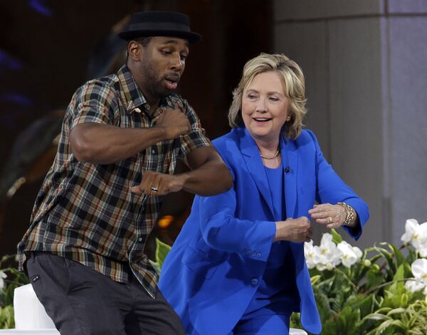 المرشحة للرئاسة الأمريكية هيلاي كلينتون ترقص - سبوتنيك عربي