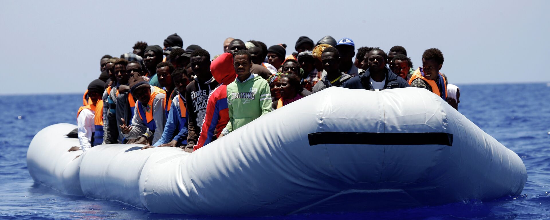 غرق زورق مطاطي مع اللاجئين قبال ليبيا - سبوتنيك عربي, 1920, 26.07.2017