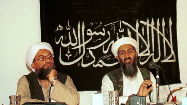 Ayman al-Zawahri, left, holds a press conference with Osama bin Laden in Khost, Afghanistan in 1998. - سبوتنيك عربي