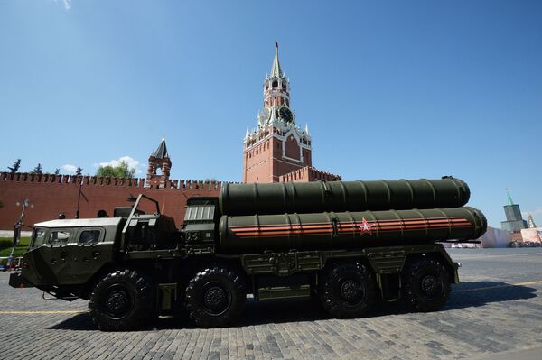 الأنظمة الصاروخية بعيدة المدى إس-400 خلال العرض العسكري بمناسبة الذكرى الـ 71 لعيد النصر على الساحة الحمراء في موسكو - سبوتنيك عربي