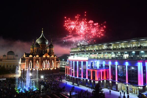 الألعاب النارية في مدينة تولا الروسية بمناسبة الاحتفالات بالذكرى الـ 71 لعيد النصر على النازية في الحرب الوطنية العظمى (1941-1945). - سبوتنيك عربي