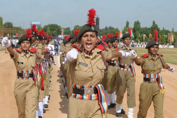 الفوج النسائي من تلميذات المدرسة العسكرية في حيدر آباد الهندية - سبوتنيك عربي