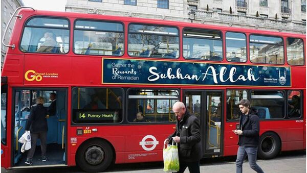 سبحان الله على حافلات لندن - سبوتنيك عربي