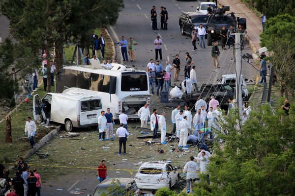 الشرطة في موقع الحدث بعد انفجار في ديار بكر، تركيا، 10 مايو/ آيار 2016. - سبوتنيك عربي