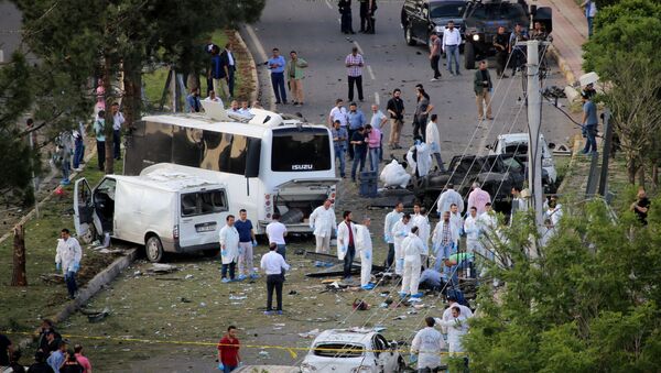الشرطة في موقع الحدث بعد انفجار في ديار بكر، تركيا، 10 مايو/ آيار 2016. - سبوتنيك عربي