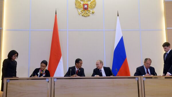 الرئيس الروسي فلاديمير بوتين ونظيره الإندونيسي جوكو ويدودو - سبوتنيك عربي