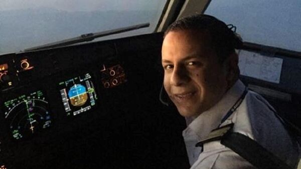 ظهور أول صورة لمضيفة وطيار طائرة مصر للطيران - سبوتنيك عربي