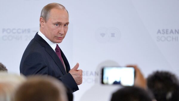 بوتين يلتقي المشاركين في قمة روسيا - آسيان - سبوتنيك عربي