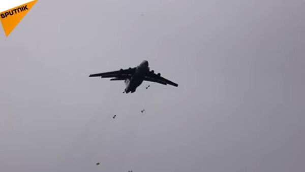 المدرعات الروسية تسقط من السماء وتهاجم الأعداء - سبوتنيك عربي