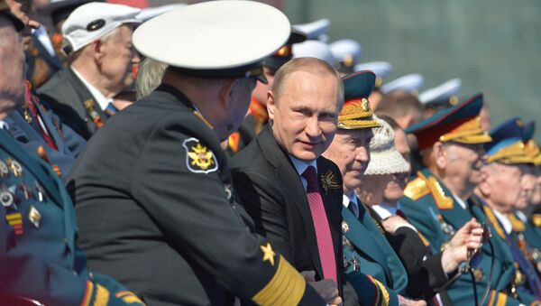 فلاديمير بوتين يحضر احتفالا بمناسبة ذكرى عيد النصر على الفاشية - سبوتنيك عربي