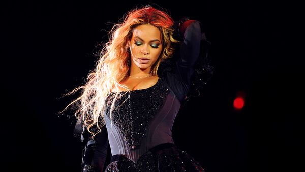 المغنية بيونسي (Beyonce ) خلال أدائها الغنائي في حفل بمدينة نيويورك كجزء من جولتها العالمية (Formation World Tour at Citi Field)، نيويورك 7 يونيو/ حزيران 2016. - سبوتنيك عربي