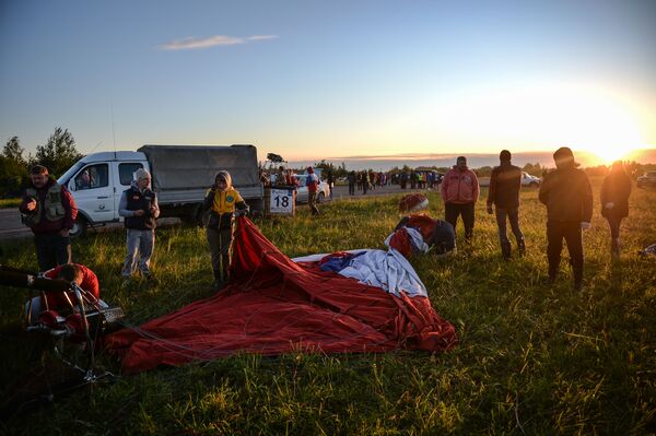 مشاركو اللقاء الدولي الـ 21 لركاب المنطاد يتحضرون للإقلاع في فيليكي لوكي - سبوتنيك عربي