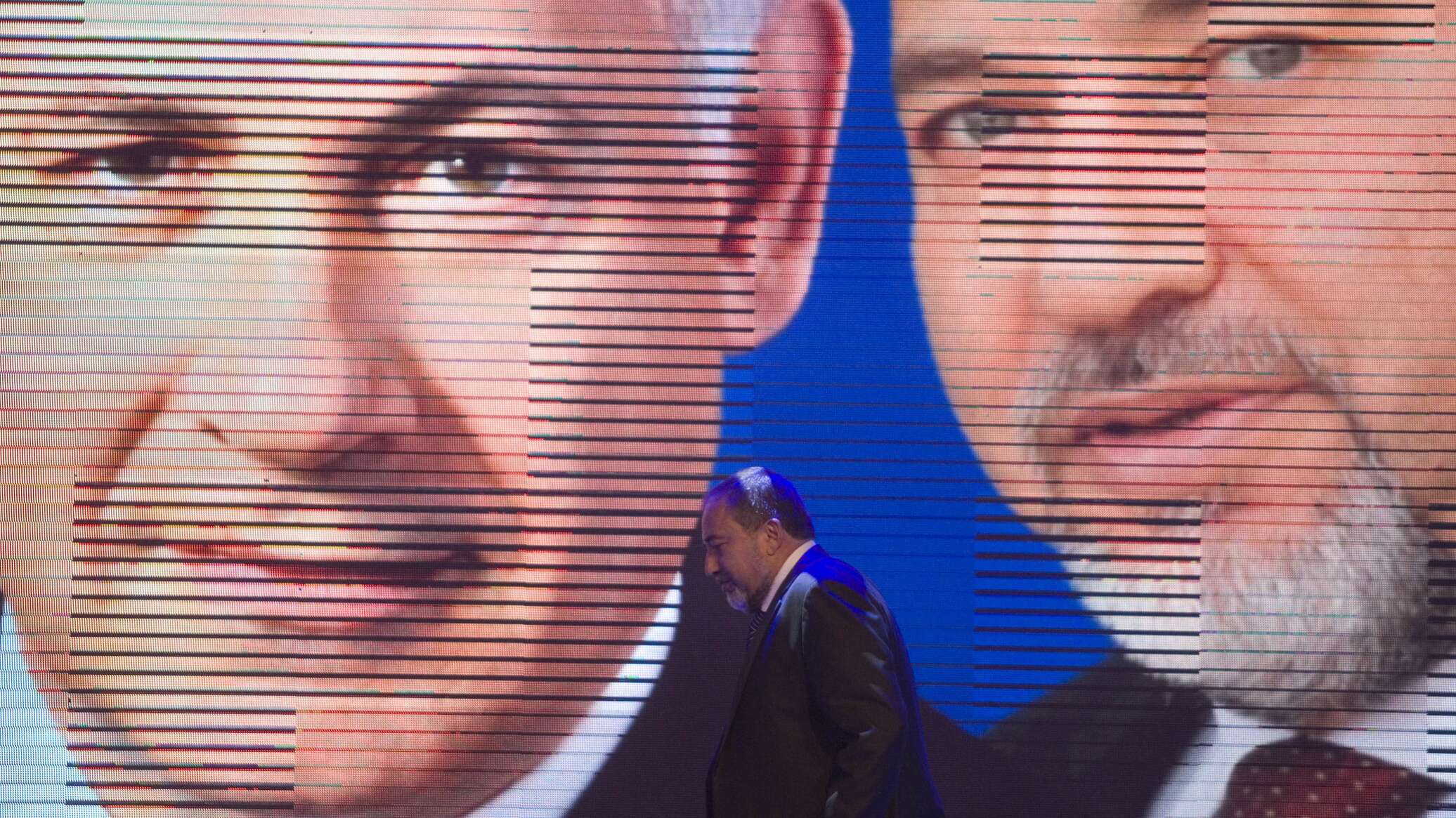 نتنياهو يضم ليبرمان إلى حكومة الطوارئ الإسرائيلية