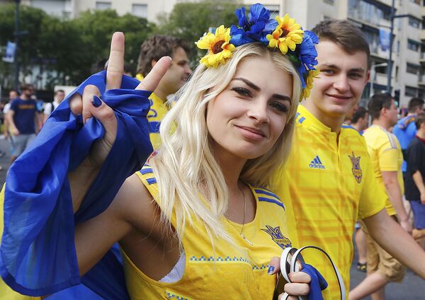 مشجعة من أوكرانيا في بطولة يورو-2016 لكرة القدم في فرنسا - سبوتنيك عربي