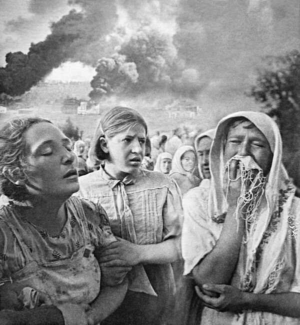 أول أيام الحرب الوطنية العظمى (1941-1945) في مدينة كييف بحي غروشكي، 23 يونيو/ حزيران 1941. - سبوتنيك عربي