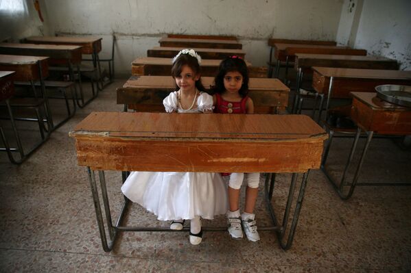 الأطفال يدرسون فى سوريا - سبوتنيك عربي