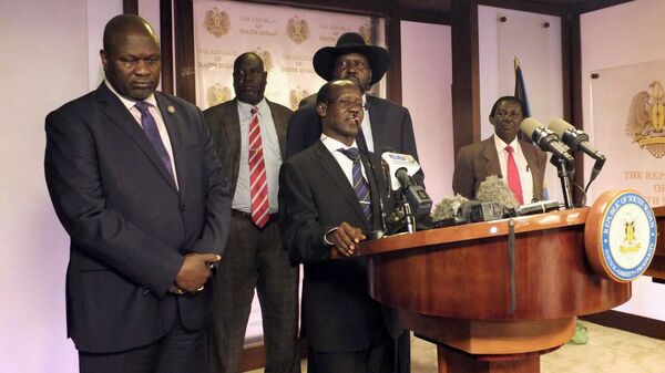 نائب رئيس جنوب السودان الأول رياك مشار والنائب الثاني جيمس واني في مؤتمر صحفي بجوبا  - سبوتنيك عربي