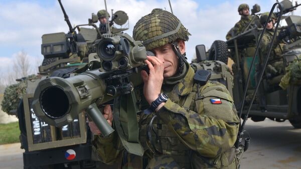 أفراد الجيش التشيكي خلال تدريب قوات الناتو - سبوتنيك عربي