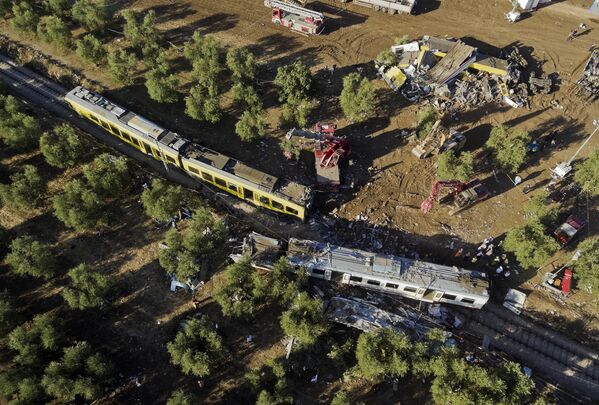 اصطدام قطارين في إيطاليا، 13 يوليو/ تموز 2016 - سبوتنيك عربي