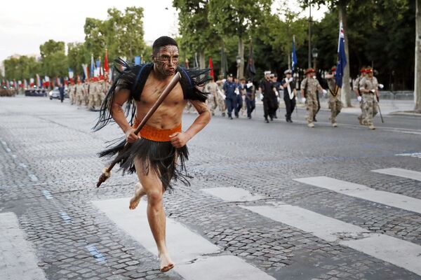 مقاتل ماوري نيوزلندي خلال العرض العسكري بمناسبة العيد الوطني الفرنسي يوم الباستيل، 12 يوليو/ تموز 2016. - سبوتنيك عربي