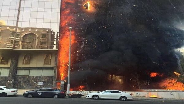 حريق هائل بفندق بمكة المكرمة - سبوتنيك عربي