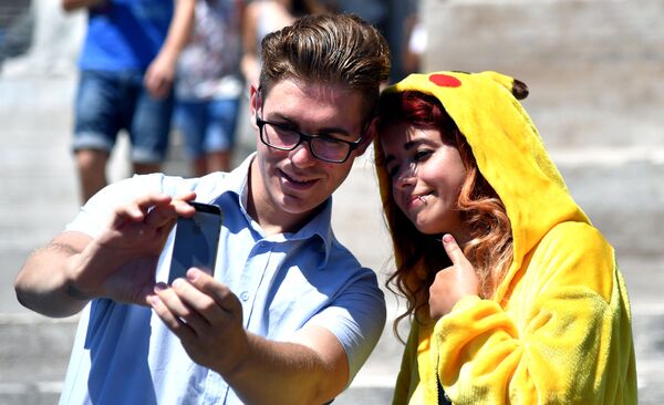 لاعبو لعبة بوكيمون-غو (Pokemon Go) في روما، 19 يولو/ تموز 2016. - سبوتنيك عربي