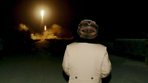 الرئيس الكوري الشمالي يشاهد إطلاق صاروخ - سبوتنيك عربي