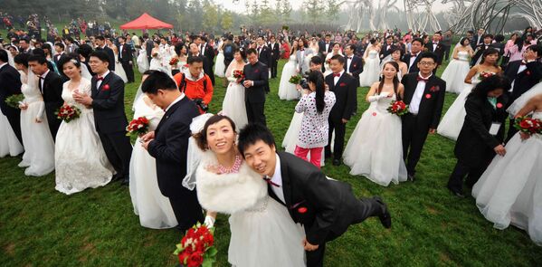 مراسم احتفالية بالعرس الجماعي، بكين. - سبوتنيك عربي