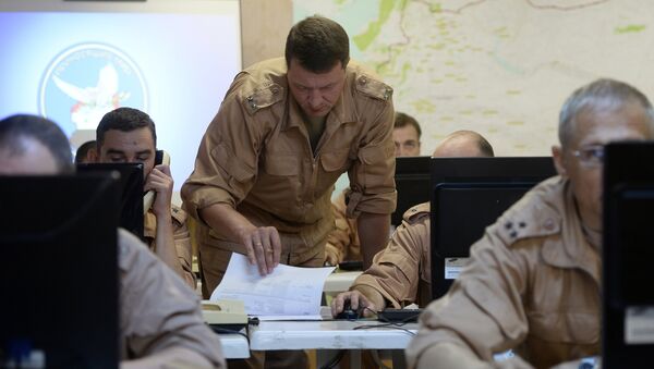 المركز الروسي لتنسيق التهدئة في سوريا في قاعدة حميميم الجوية - سبوتنيك عربي