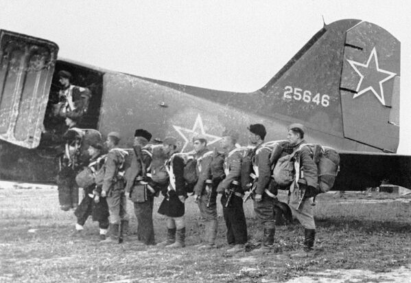 قوات الإنزال الجوي السوفيتية عام 1944 - سبوتنيك عربي
