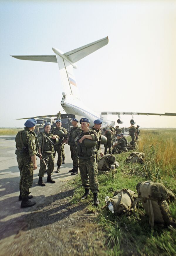 قوات الإنزال الجوي في مهمة سلمية للأمم المتحدة في كوسوفو عام 1999 - سبوتنيك عربي