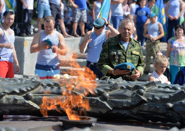 مراسم الاحتفال بيوم قوات الإنزال الجوي الروسية في تشيليابينسك - سبوتنيك عربي
