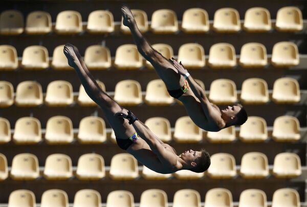 تدريبات الرياضيين في سباق القفز في الماء في مدينة الألعاب الأولمبية في ريو دي جانيرو، البرازيل 1 أغسطس/ آب 2016 - سبوتنيك عربي