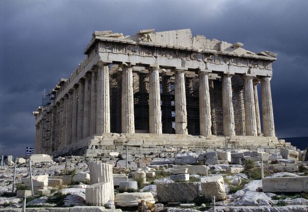 البارثينون معبد إغريقي في مدينة أثينا، بُني على جبل الأكروبولس، ويعتبر من أفضل نماذج العمارة الإغريقية القديمة. - سبوتنيك عربي