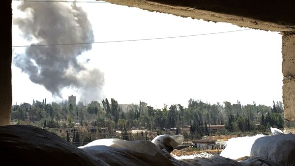 أدخنة تتصاعد فوق الحي الجنوبي السوري راموسة بمدينة حلب - سبوتنيك عربي