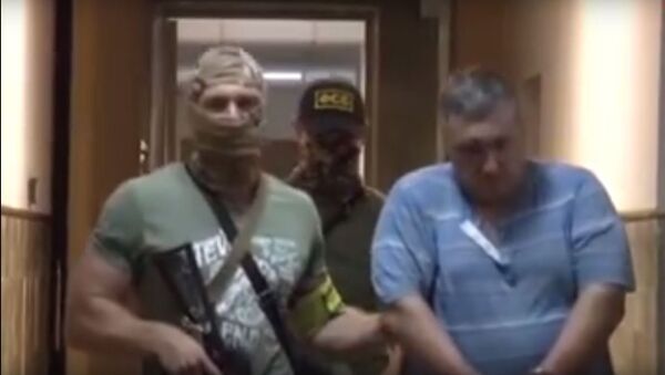 جنود المخابرات الروسية يلقون القبض على عسكرى أوكراني - سبوتنيك عربي