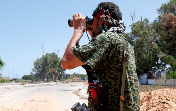 ليبيا - أفراد القوات الليبية خلال تواجدهم في مواقع المواجهة ضد تنظيم داعش في مدينة سرت، 15 أغسطس/ آب 2016 - سبوتنيك عربي