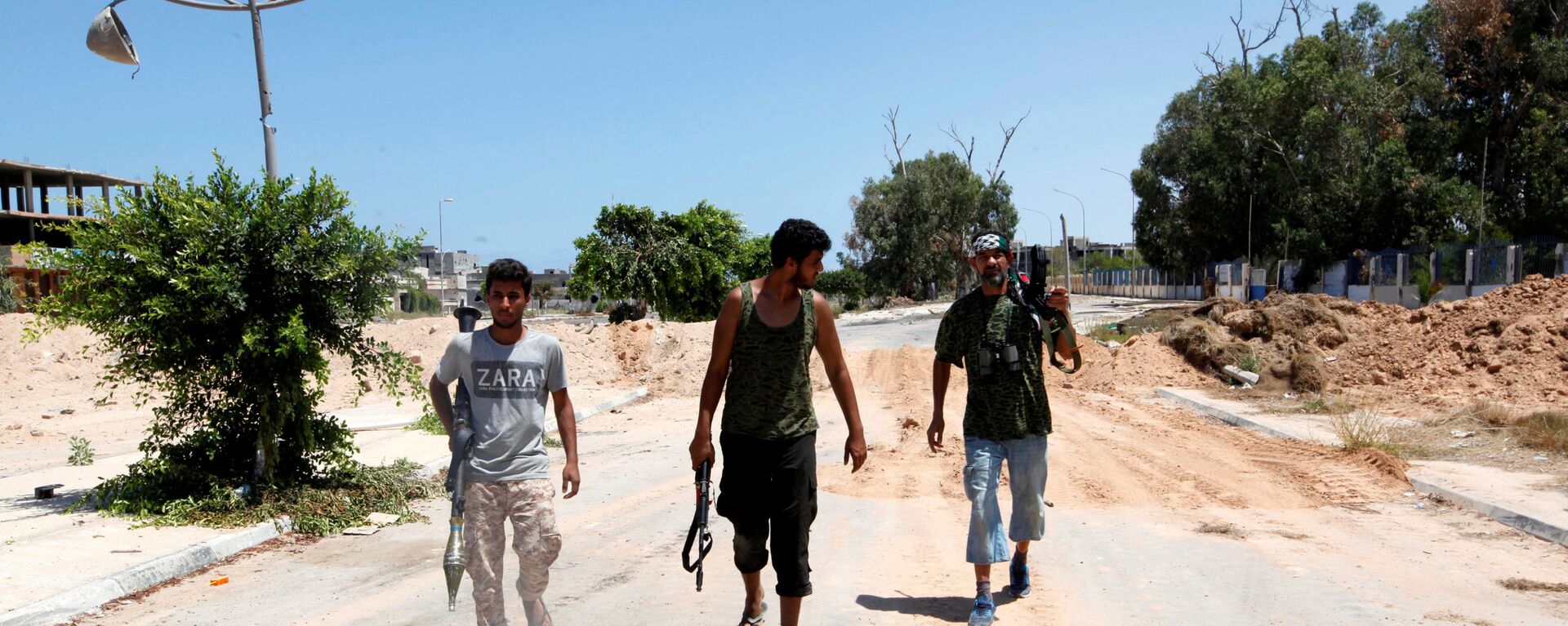 ليبيا - أفراد القوات الليبية خلال تواجدهم في مواقع المواجهة ضد تنظيم داعش في مدينة سرت، 15 أغسطس/ آب 2016 - سبوتنيك عربي, 1920, 15.09.2018